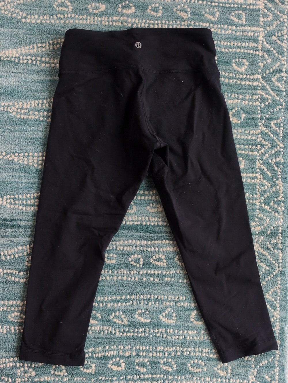 lululemon athletica Women's Size 6 Black Capri Leggings